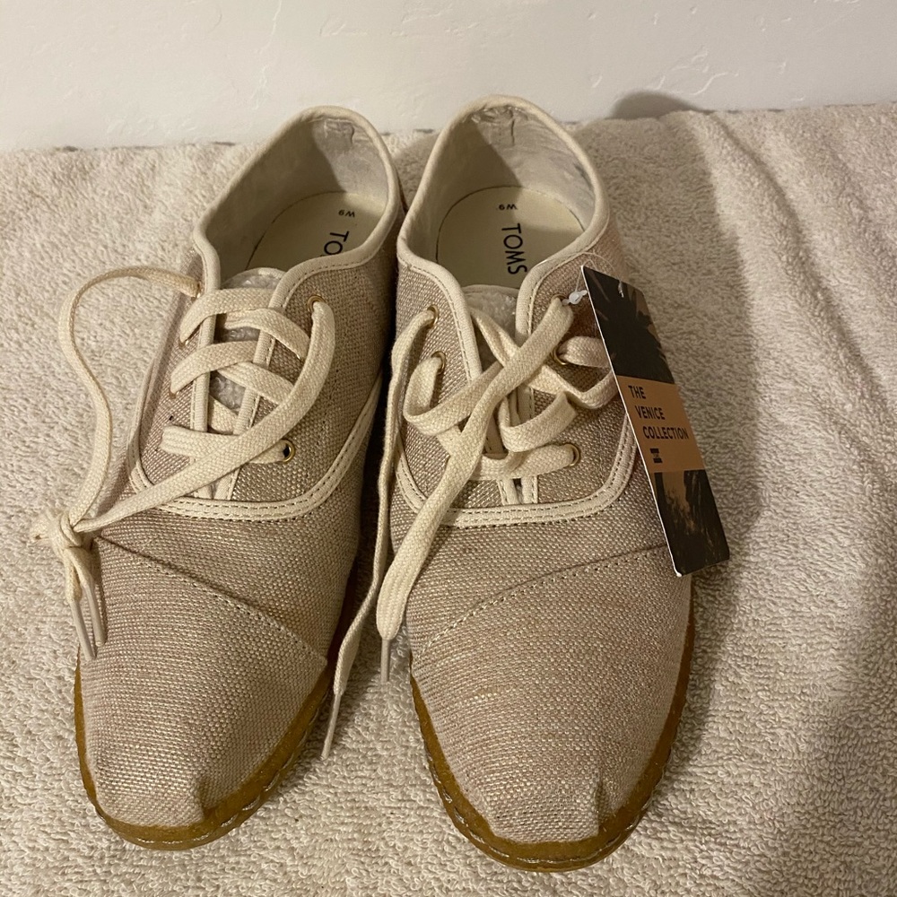 Toms